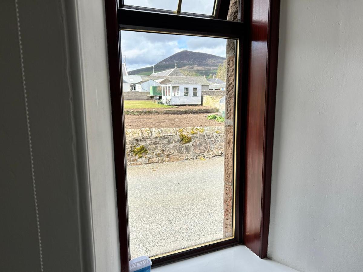 Lottie'S Cottage, Rhynie, Aberdeenshire ภายนอก รูปภาพ